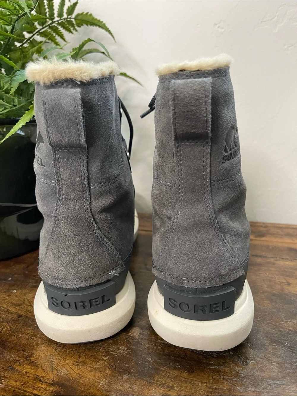 Sorel Gray Suede Lace-Up Winter Boots with Tan Faux Fur Collar, like new